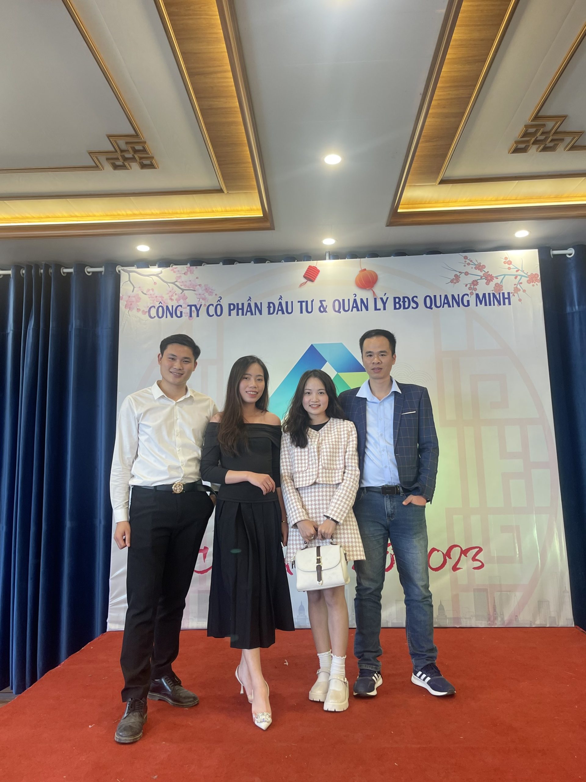 Đội Ngũ Marketing Hùng Mạnh Của Quang Minh House.